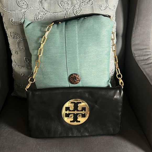 Tory Burch Handbags - Tory Burch Reva clutch/shoulder bag